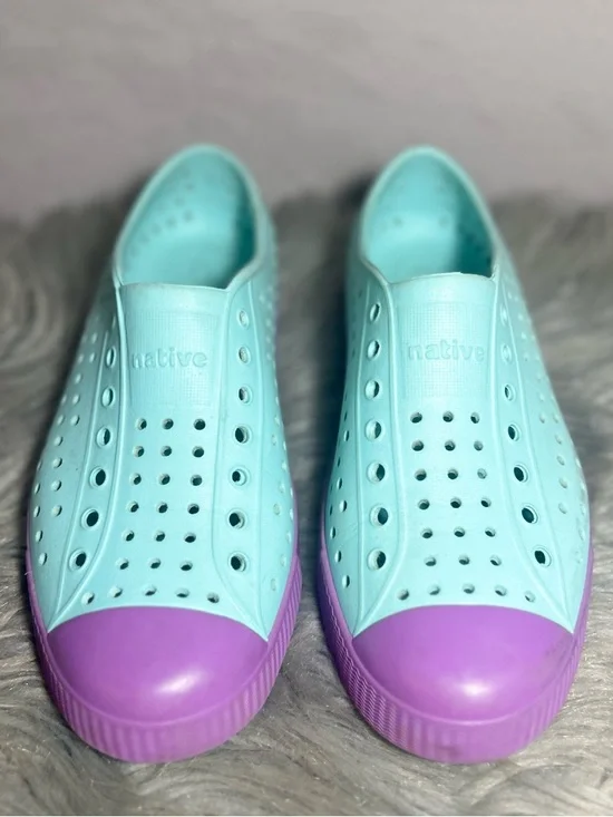 Native Jefferson Lightweight Mint Green Slip-On Lavender Sole Sneaker Size J4 - Picture 3 of 9